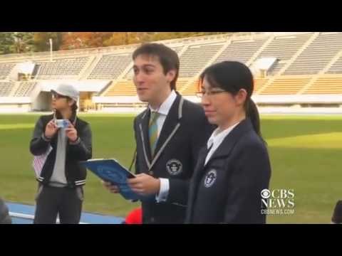 Kenichi bate el record del mundo de 100 metros a cuatro patas