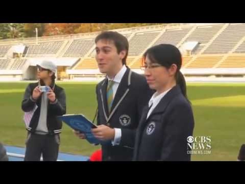 Kenichi bate el record del mundo de 100 metros a cuatro patas