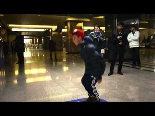 Download Video: Sentadillas en el Metro de Moscú