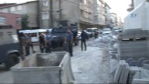 Ataşehir'de Cezaevi Firarisini Yakalamak İsteyen Polise Taşlı Saldırı