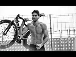 Juan Betancourt, en la portada de Men's Health Marzo