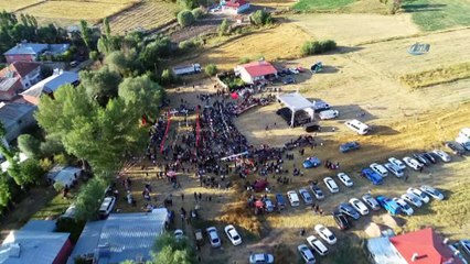 Dev Atatürk portresini şenlikle açtılar