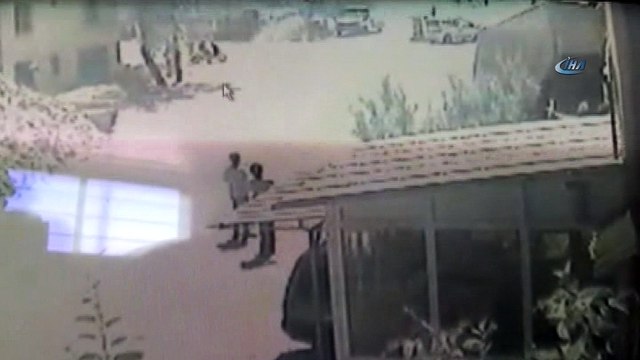 Ticari araçla kamyonet çarpıştı: 4 yaralı... Çarpışma anı kamerada