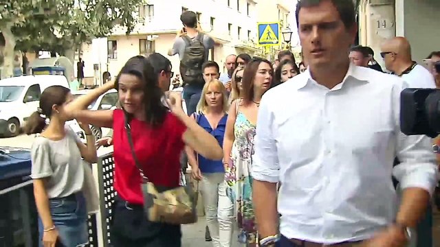 Rivera y Arrimadas retiran lazos amarillos