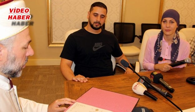 (29 Ağustos 2018) ŞEHADET GETİRİRKEN GÖZYAŞLARINI TUTAMADI NATASCHA NICOLE KELLERMAN MÜSLÜMAN OLARAK ´ZEYNEP´ ADINI ALDI