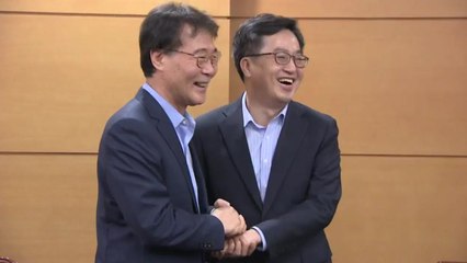 '경제정책 투톱 갈등설' 속 김동연-장하성 회동 / YTN