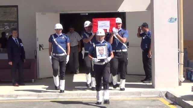 Görev Başında Kalp Krizi Geçirerek Şehit Olan Polis, Son Yolculuğuna Uğurlandı