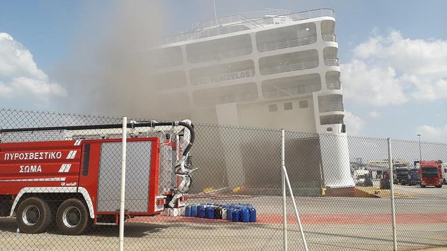 Feuer auf griechischer Fähre: alle sicher von Bord