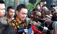 Gratifikasi Fantastis Pada Zumi Zola