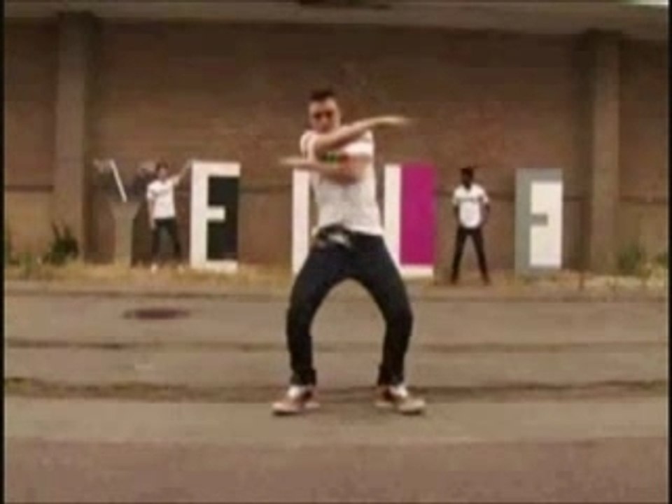 tecktonik versus break dance 1 (yelle remix)