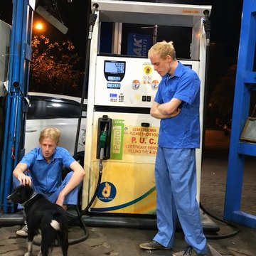 Tera baap kaun hai_ _ 2 Foreigners In Bollywood ( 1080 X 1080 )