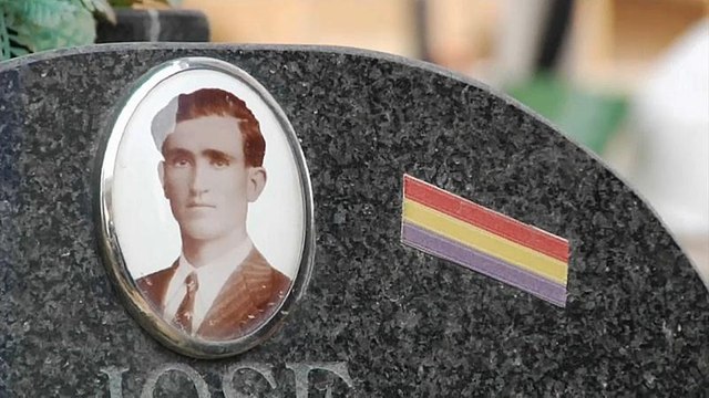 Franco victims' remains exhumed from mass grave