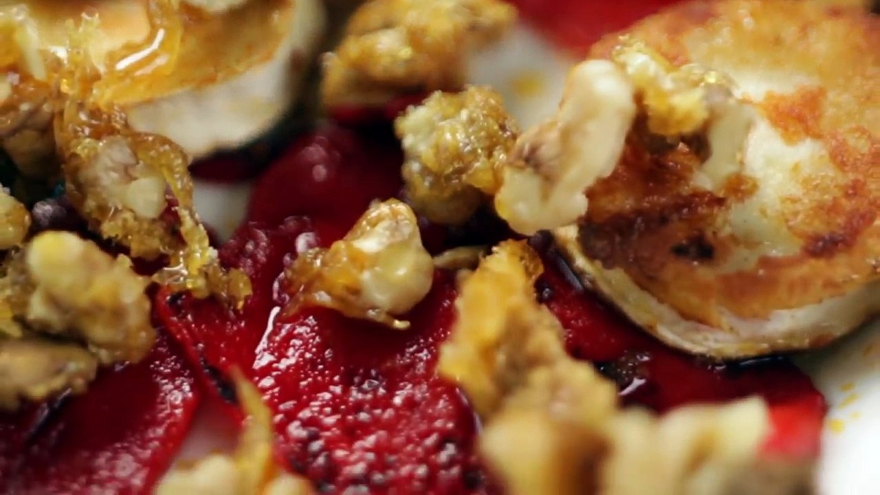 Como fazer uma salada de pimentão e queijo de cabra