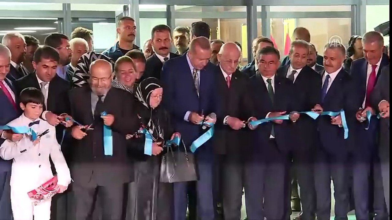 Binalı Yıldırım'ın yaşlı teyzeyle komik diyalogu
