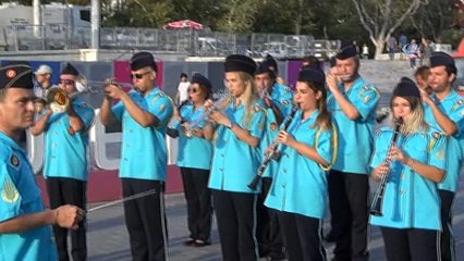 Taksim Meydanı'nda 30 Ağustos Zafer Bayramı için açılan sergiye büyük ilgi