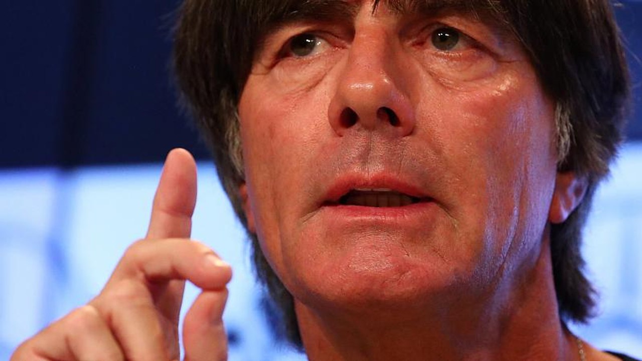 Joachim Low acusa Mezut Ozil de o ter ignorado