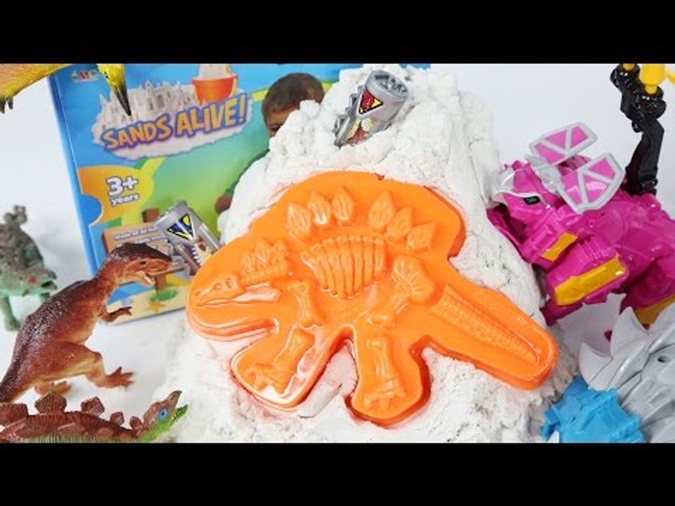 촉촉이 모래 공룡 피규어 세트와 파워레인저 다이노포스 장난감 놀이 | CarrieAndToys