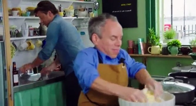 Jamie and Jimmyâs Friday Night Feast S05 - Ep08 Warwick Davis, Hog Roast & Honey HD Watch