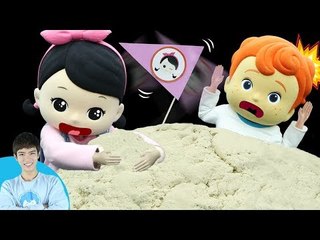 캐빈과 꼬마캐빈 꼬마캐리의 Tiny Hands로 모래 뺏기 대결 | 캐리앤 플레이