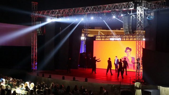 Kuşadası’nda 'Seninle Başım Dertte' müzikali sahnelendi