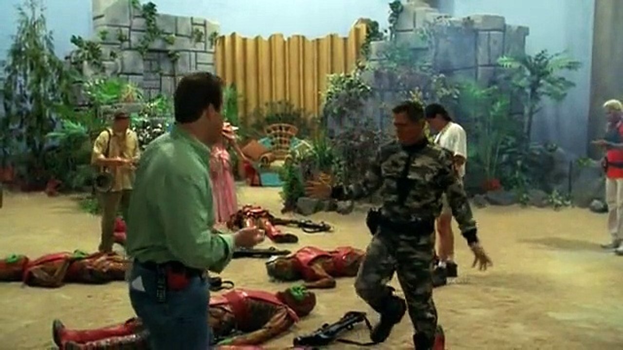 Stargate Sg-1 S05E12 Wormhole X-Treme!