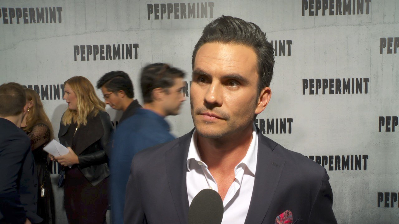 Juan Pablo Raba On Jennifer Garner: "She's Tough As Nails"