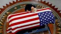 Tausende Menschen nehmen Abschied von US-Senator McCain (†81)