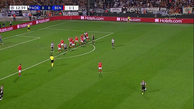 La superbe combinaison du PAOK sur coup-franc