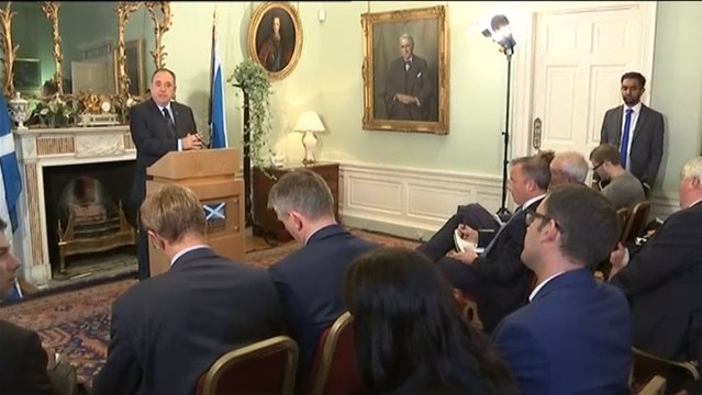 Alex Salmond, ministro principal de Escocia, dimite tras acusaciones de acoso sexual