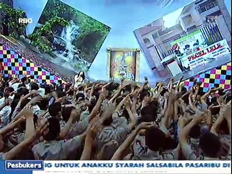 Nagita Nanyikan Lagu Romantis untuk Raffi