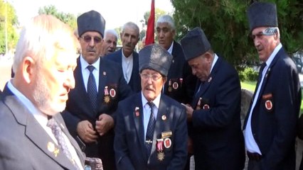 30 Ağustos'a damga vuran görüntü...Tören saati ileri alındı, gazilerden helallik istendi