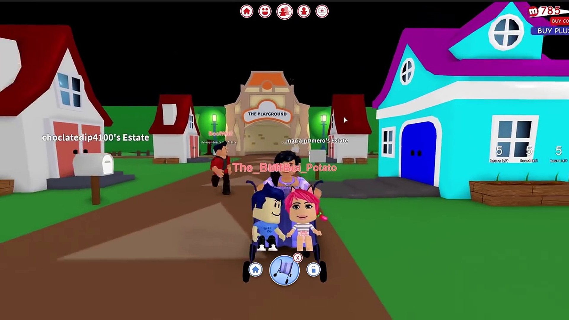 ⁣LIVING WITH MY CRAZY FRIENDS IN ROBLOX