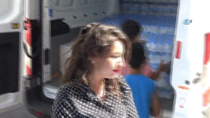 Babaları hastalandı, işin başına kızları geçti... İl il, ilçe ilçe dolaşıp esnaflara gıda dağıtımı yapıyorlar