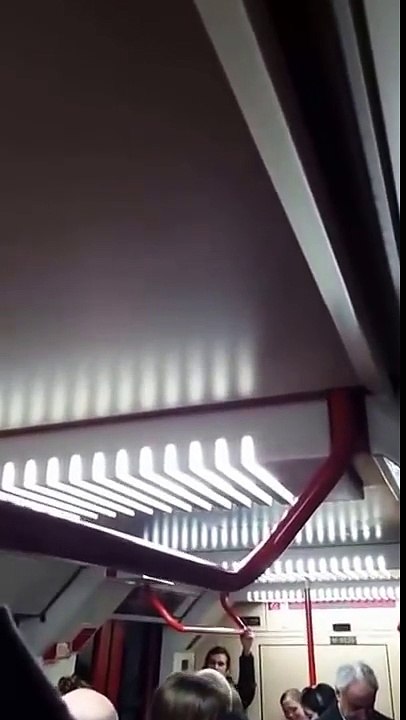 Descuido en el subte b: los pasajeros se enteraron que la motorman era infiel