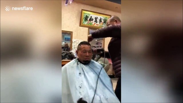 Ce coiffeur utilise une meuleuse pour réaliser ses coupes de cheveux