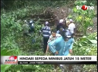 Hindari Sepeda, Mobil Masuk Jurang Sedalam 15 Meter
