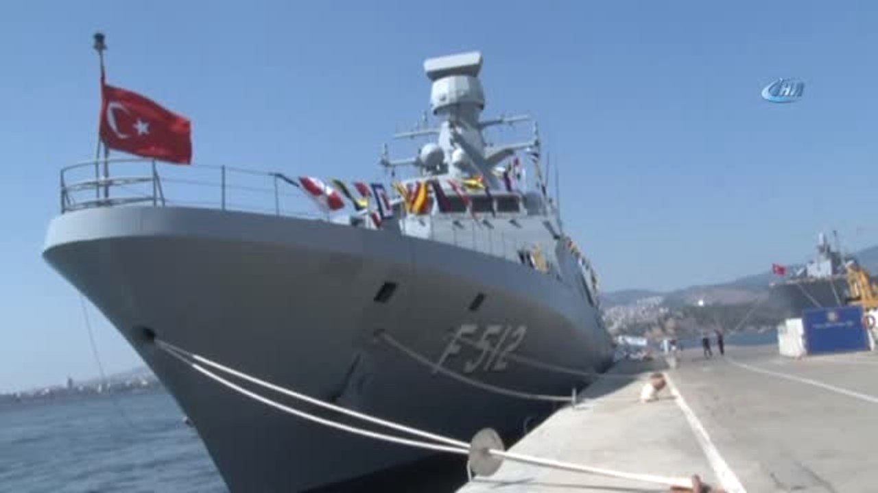 Savaş Gemileri Halkın Ziyaretine Açıldı