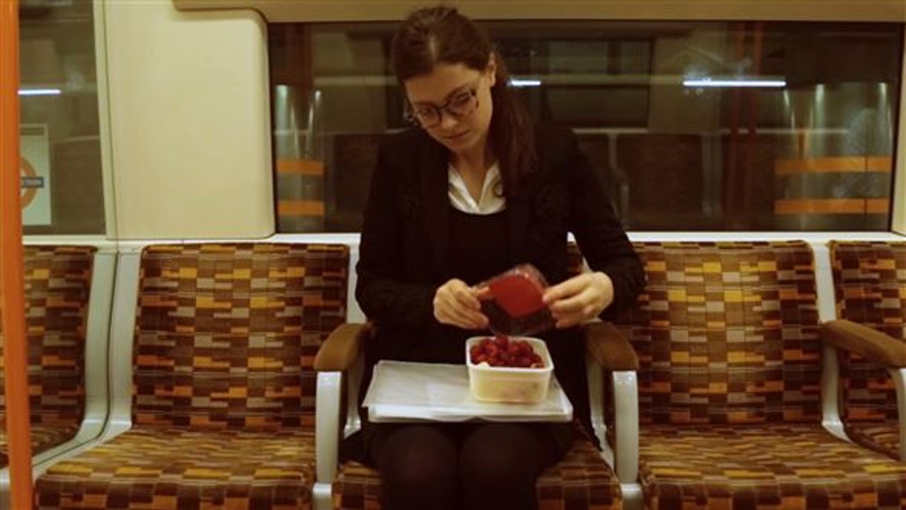 Wenn es wieder ganz schnell gehen muss: Obstsalat in der Bahn zubereitet