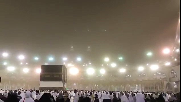 ‫خانہ کعبہ میں شدید طوفانی بارش کعبہ کا غلاف بھی اتر گیا