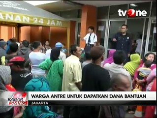 Ratusan Warga Pulogadung Antre Dana Kompensasi BBM