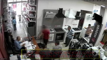 Hırsızlık zanlısı önce kameraya ardından polise yakalandı