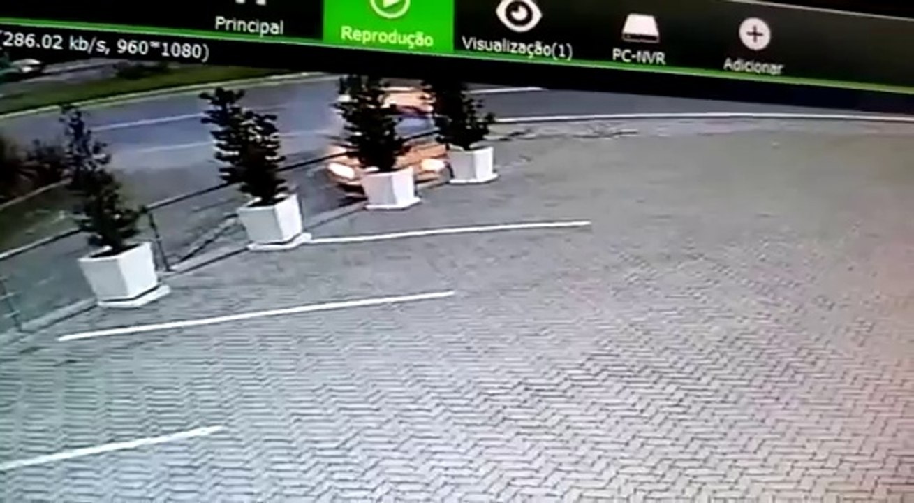 Turista bate Lamborghini alugada em Gramado - RS