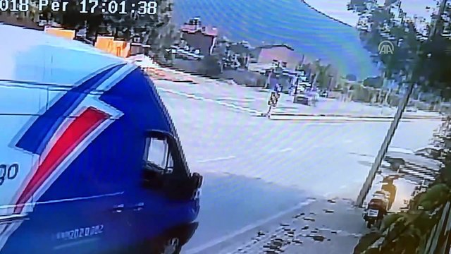 Elektrikli bisiklet ile otomobil çarpıştı - BURSA