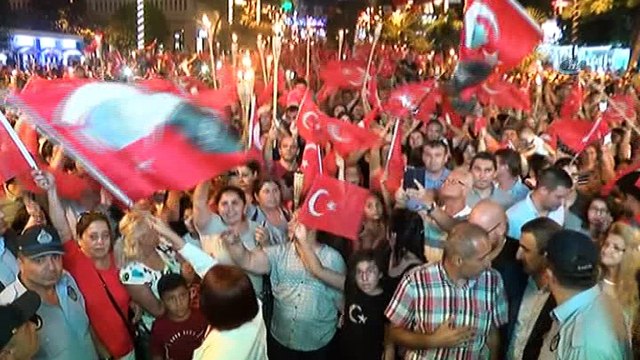 Avcılar’da 30 Ağustos kutlamaları için zafer meşalesi yakıldı