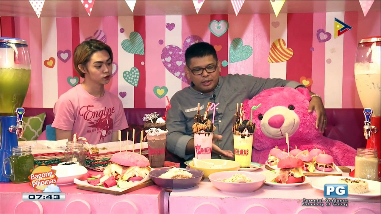 FRIDATES: Pink themed café