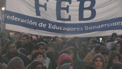 Concurrida marcha por la universidad pública en día negro para economía argentina