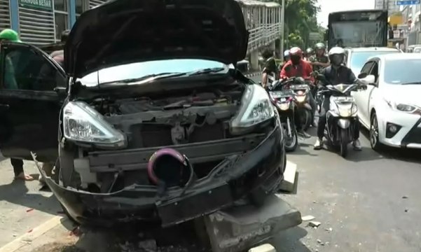 Positif Narkoba Pengemudi Minibus Tabrak Separator Busway