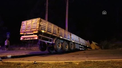 Sürücüsü Alkollü Tır, Dere Yatağına Devrildi