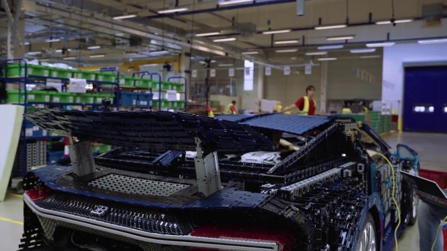 LEGO Technic reproduit une Bugatti Chiron à l'échelle 1 et elle roule sur circuit !