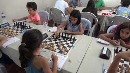Adana Adanalı Çocuklar Satranç Turnuvasında Yarışıyor Hd